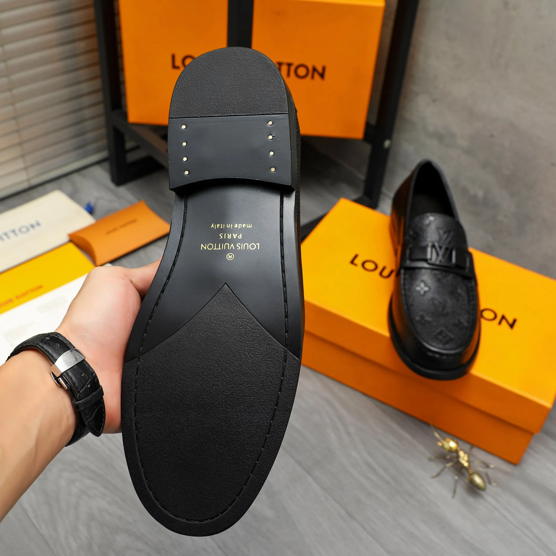 Men's shoes 💰420 Product trademark: LV "Louis Vuitton" business slip-on leather shoes Regular size: 38-45 (45 is custom-made and non-returnable) Product materials: Selected grain embossed cowhide upper, cowhide lining, original outsole